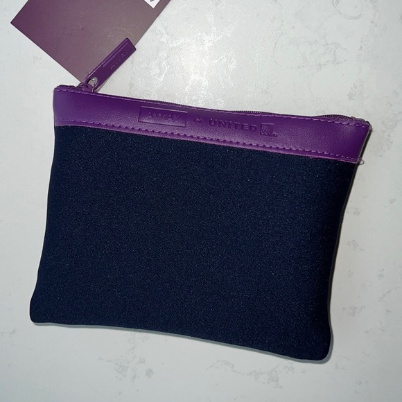 United Airlines x Away Travel Amenity Kit Blue Zip Spo Pouch Travel Bag Neoprene - Picture 2 of 7